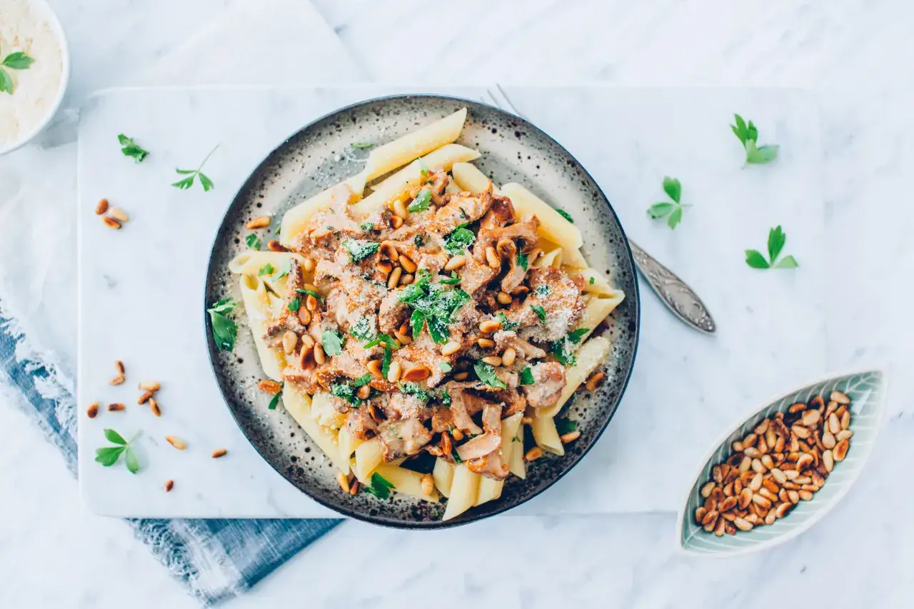 sos kurkowy z makaronem i pietruszką