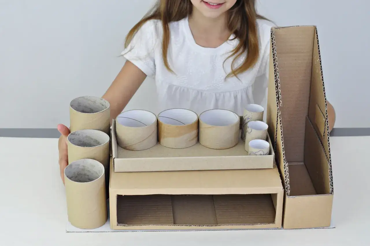 organizer na biurko z kartonu po mleku