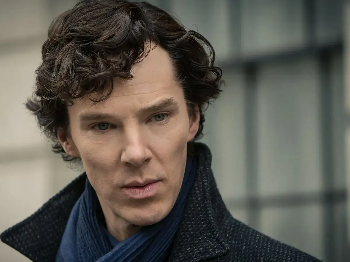 Benedict Cumberbatch w serialu Sherlock. Jego filmy, seriale i programy to gwarancja świetnej rozrywki.