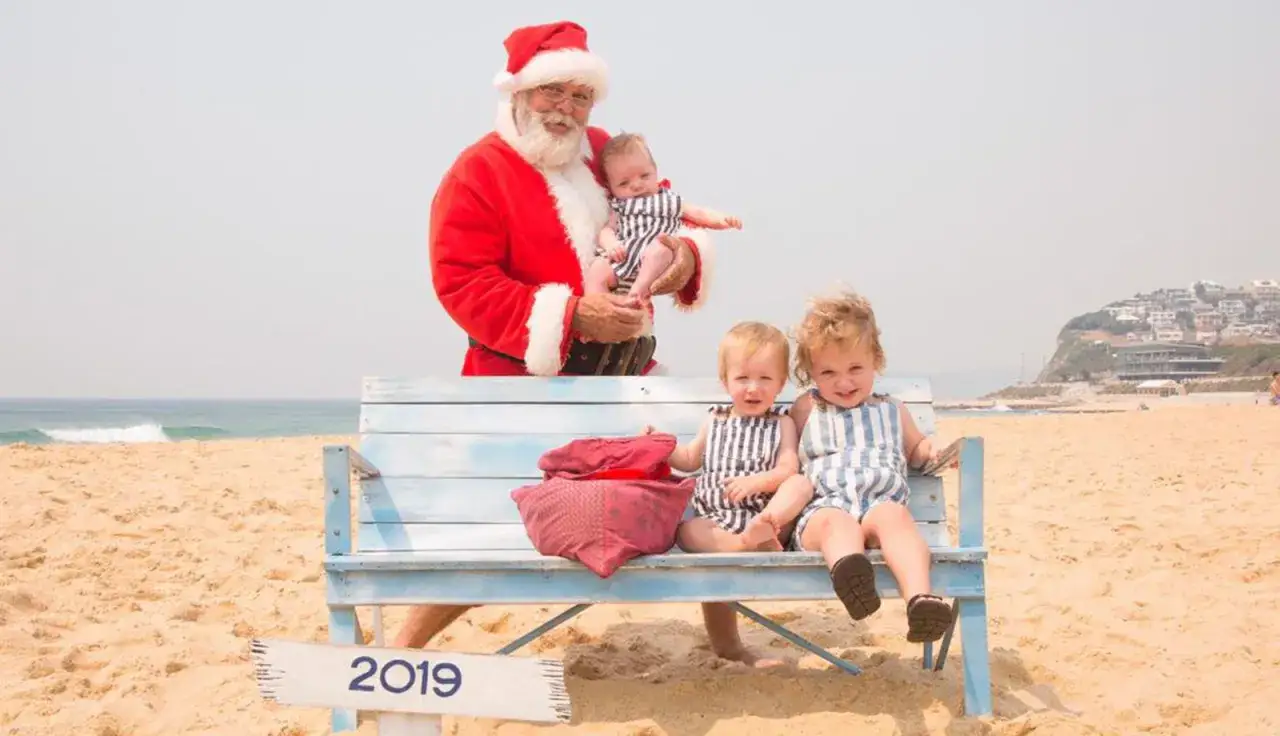 Święty Mikołaj na desce surfingowej Australia