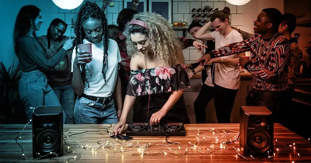 Zdjęcie DJ set co to? Poznaj tajniki i emocje związane z występami DJ-ów