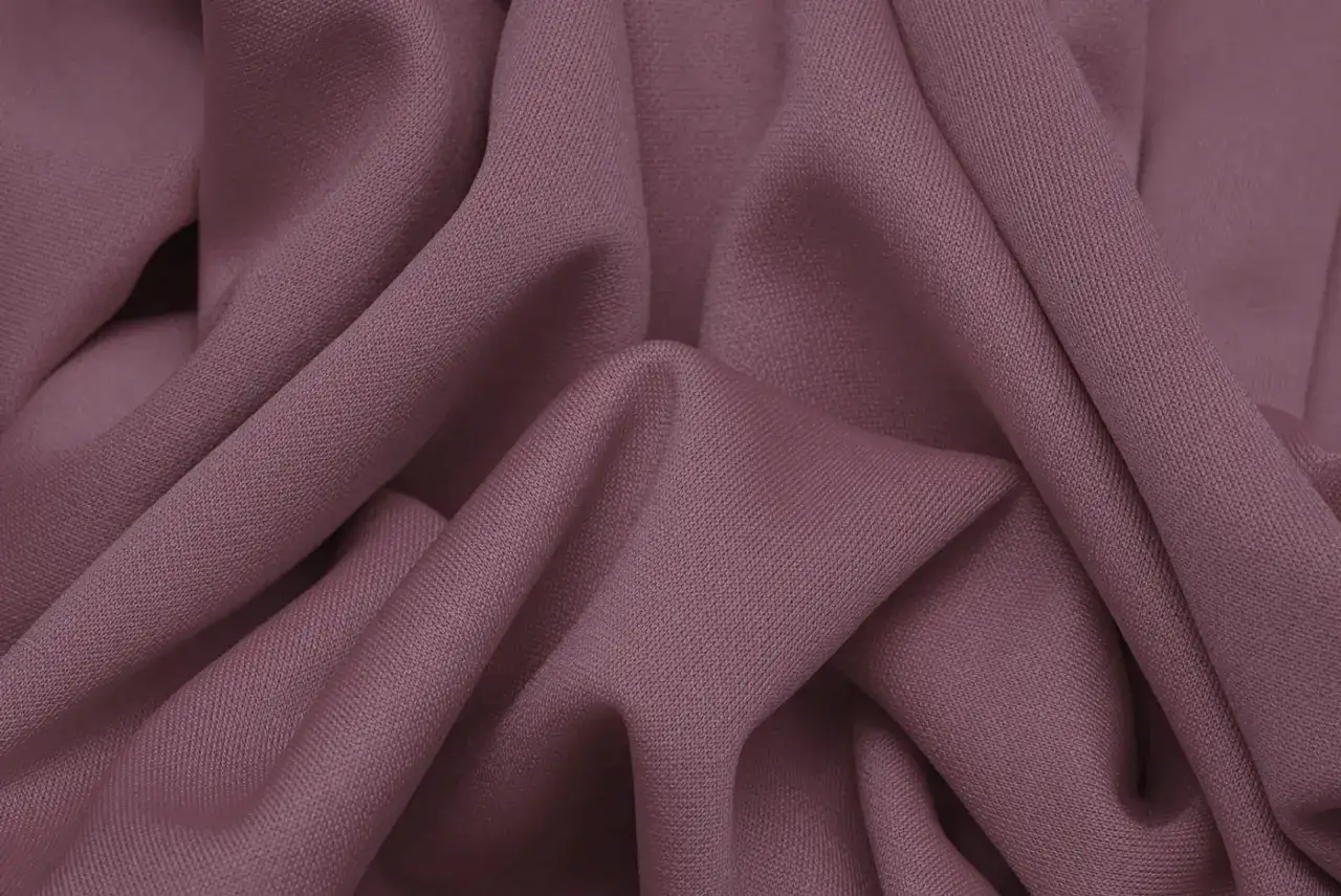 Zagniecione, matowe, r&oacute;żowe pł&oacute;tno. To jest krepa, co to za materiał?