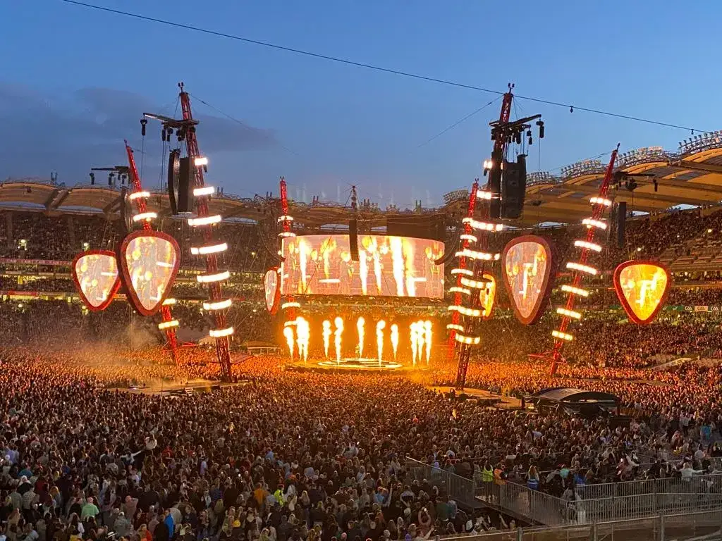 Ed Sheeran Mathematics Tour stage 360