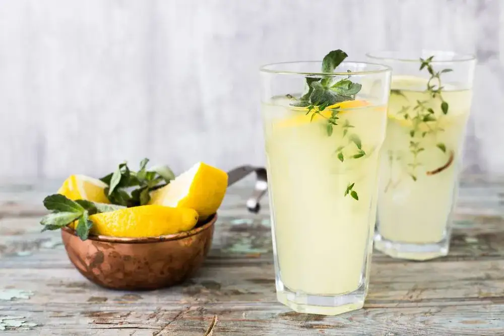 r&oacute;żne napoje na przyjęcie komunijne