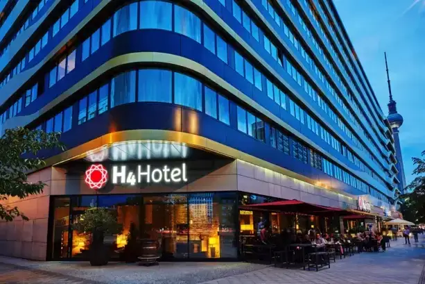 H4 Hotel Berlin Alexanderplatz Eingang