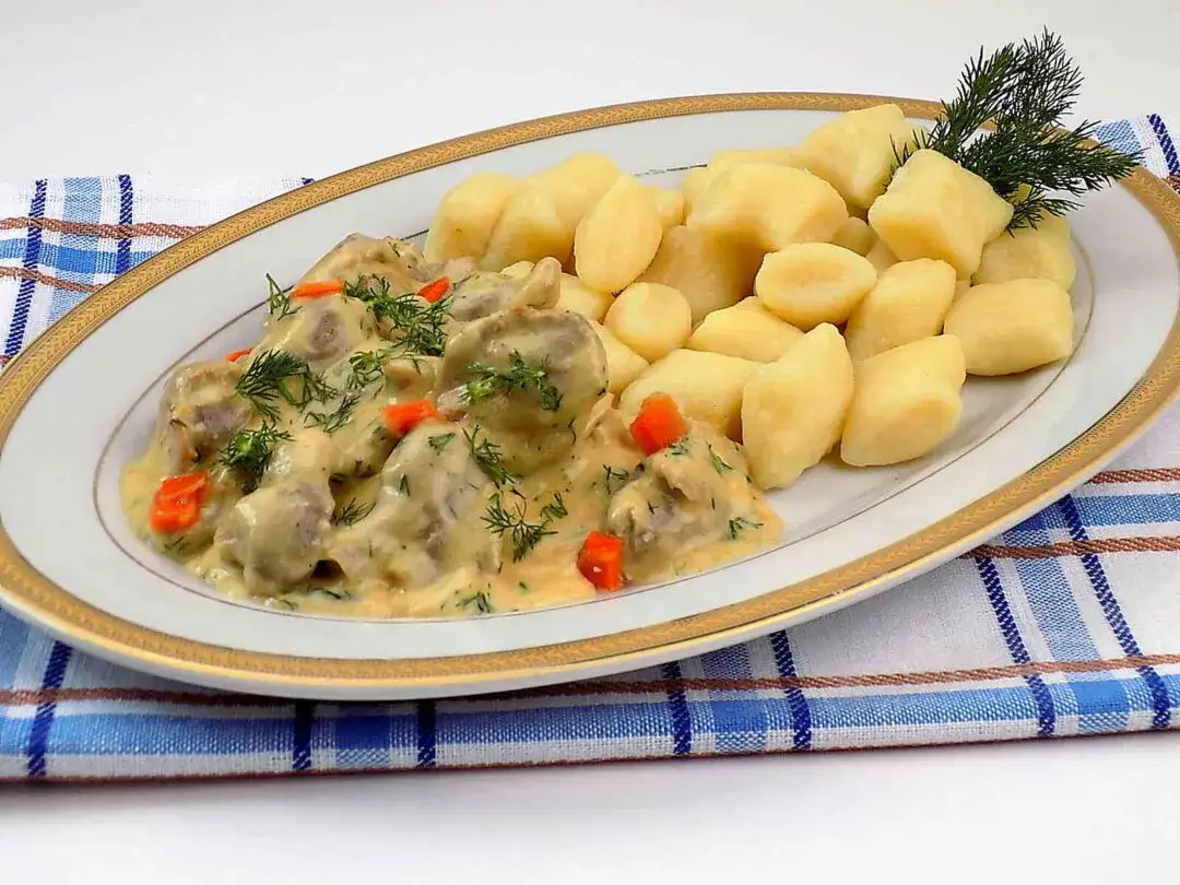 Zdjęcie Jak przygotować żołądki drobiowe w sosie własnym - proste przepisy i porady