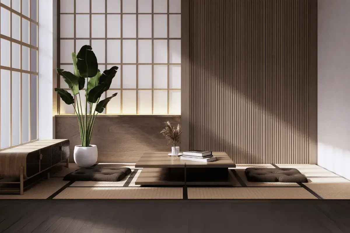 Minimalistyczne wnętrze w stylu japandi z niskim stolikiem, poduszkami do siedzenia i dużą rośliną.