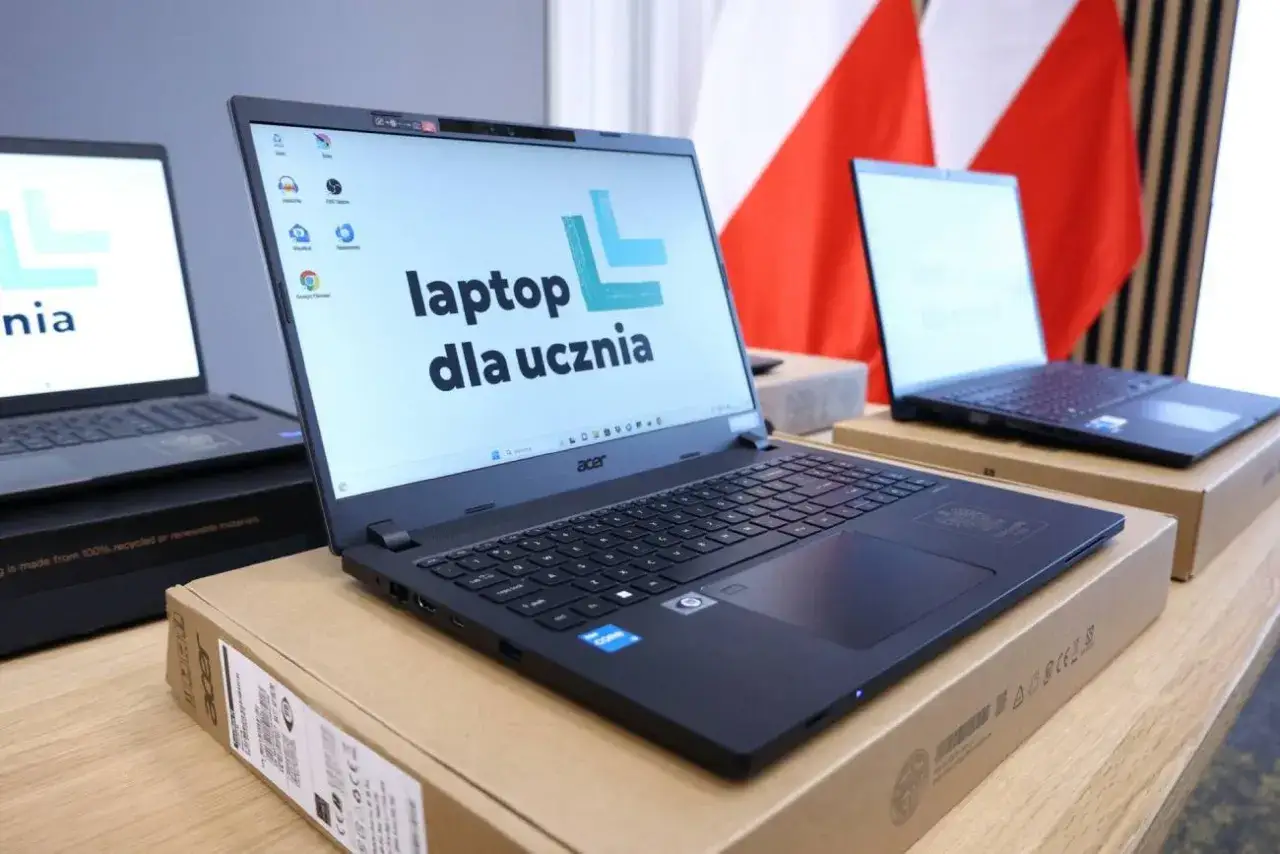 Nowe laptopy dla uczniów czekają. Program 