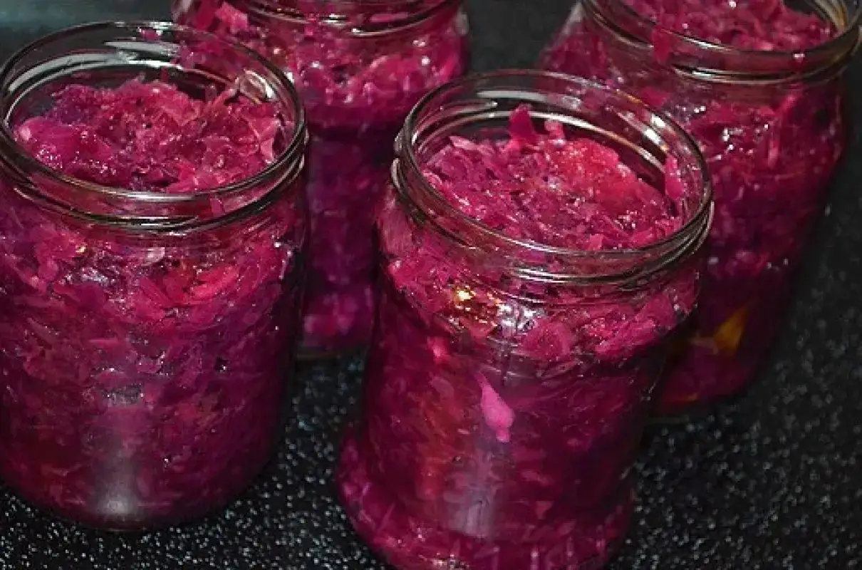 czerwona kapusta w słoikach przetwory