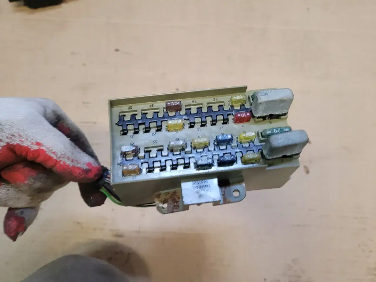 Jeep Cherokee skrzynka bezpiecznik&oacute;w kabina