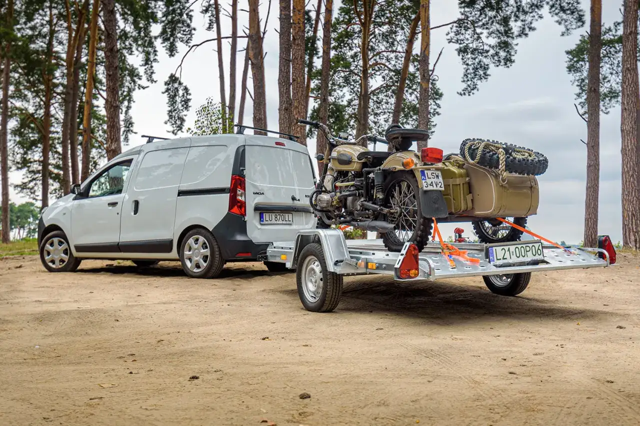 Motocykl w busie transportowym