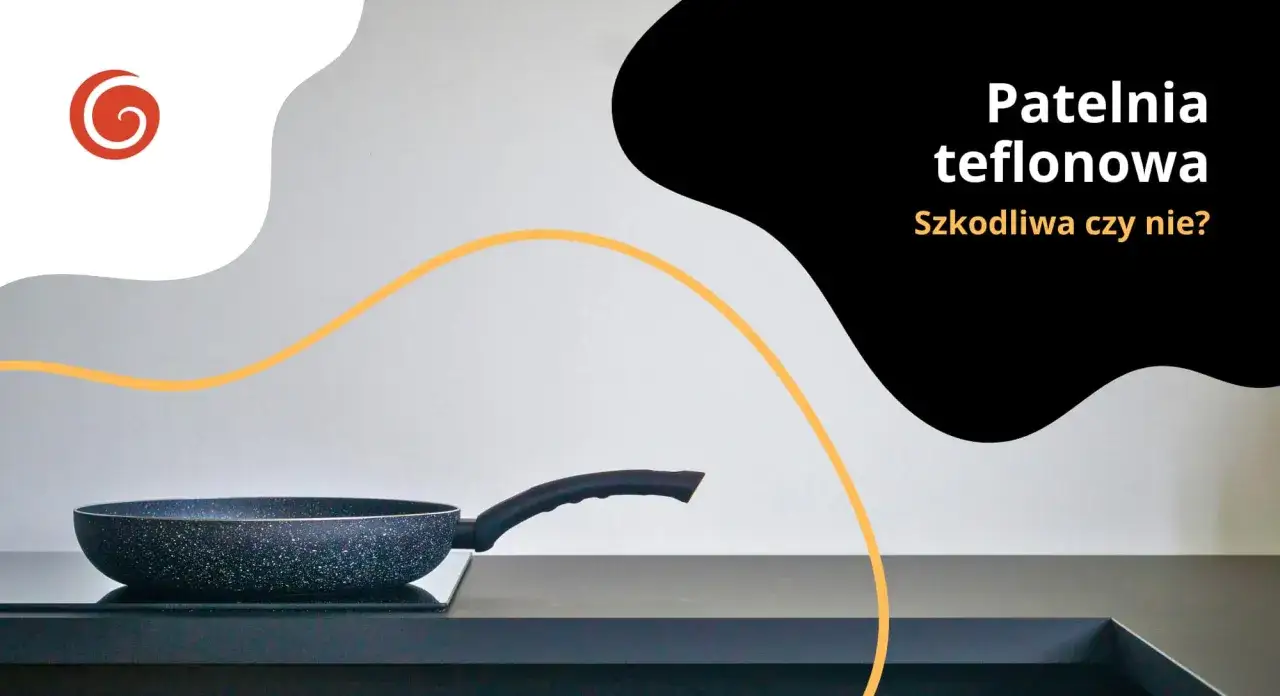 Czarna patelnia z uchwytem na płycie indukcyjnej. Czy patelni teflonowej należy unikać?