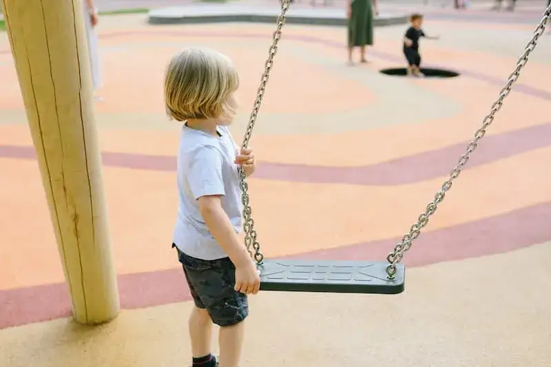 Zdjęcie Od kiedy plac zabaw? Historia, która zaskoczy każdego rodzica