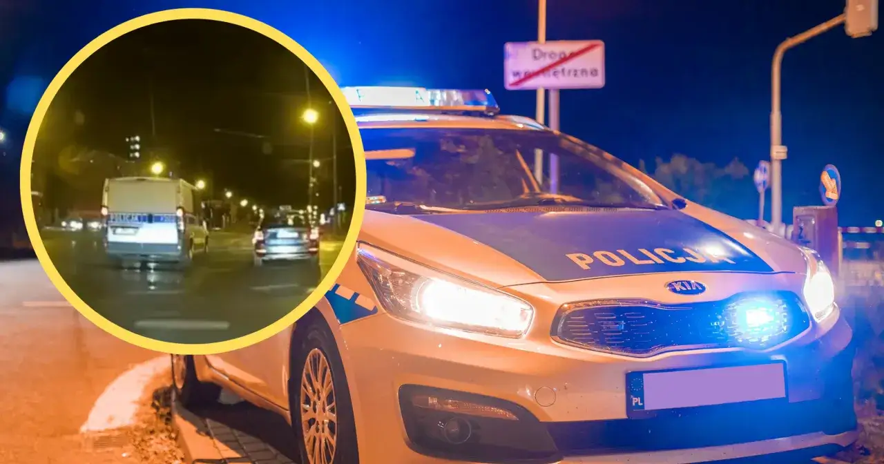 policjant sprawdzający dane kierowcy w systemie komputerowym w radiowozie