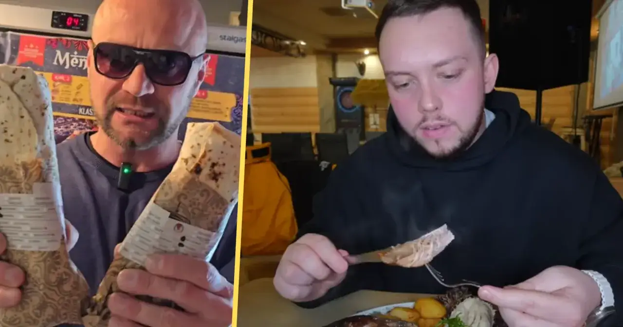 Dwóch mężczyzn ocenia jedzenie. Jeden trzyma dwa zawiniąte kebaby, drugi je kawałek mięsa. Czy to pysznie czy przepysznie? #instagram