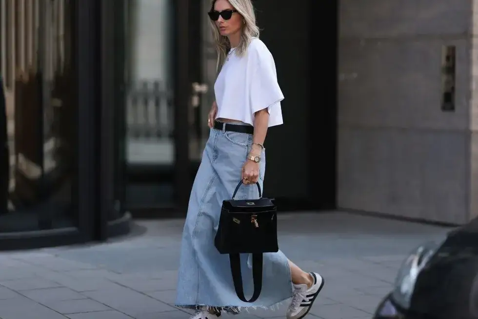 stylizacje z jeansową sp&oacute;dnicą do pracy i na wiecz&oacute;r