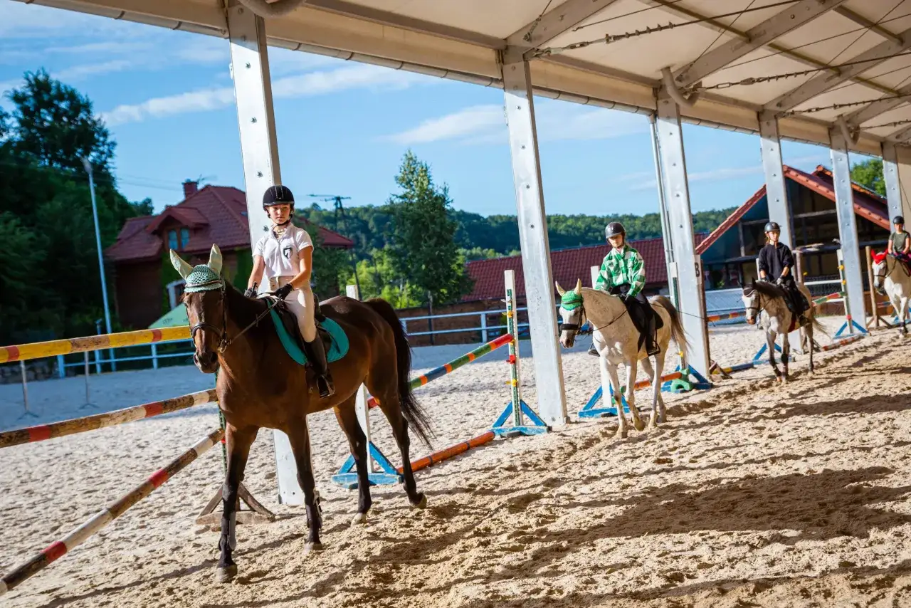 obóz jeździecki dzieci Biały Borek atrakcje
