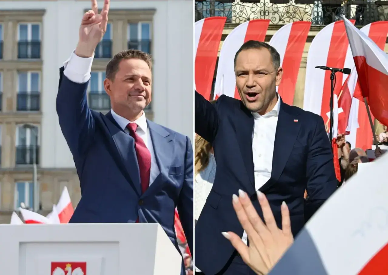 Dwóch polityków w garniturach, z rękami w górze, na tle biało-czerwonych flag. Kto ma szanse wygrac wybory?