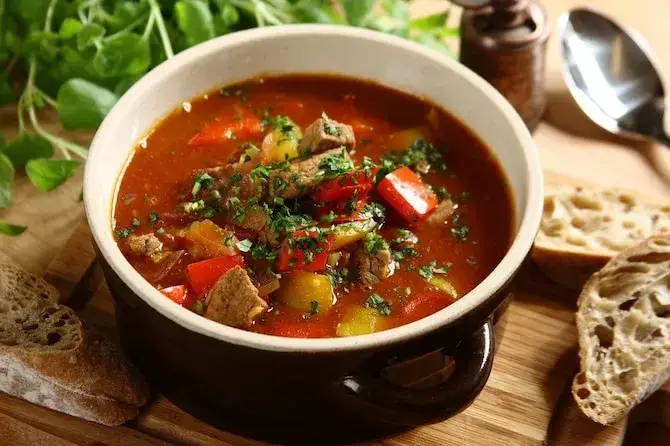 sycące zupy jednogarnkowe bogracz soljanka ramen