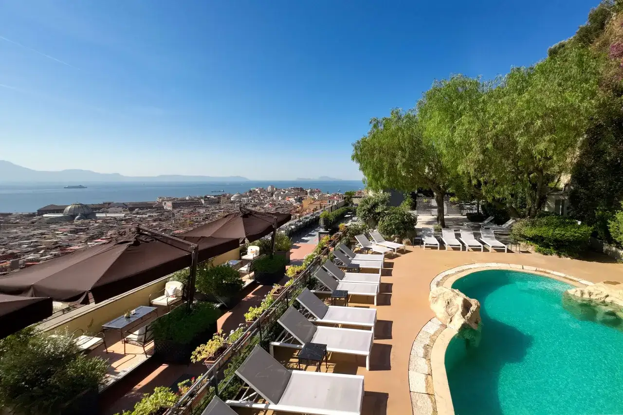 Hotel San Francesco al Monte piscina panoramica scavata nella roccia