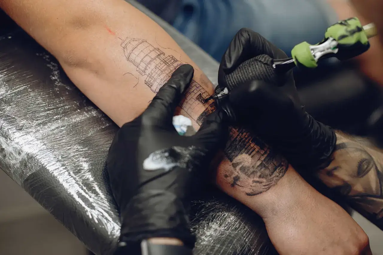 dedykowane kremy i masła do pielęgnacji tatuażu por&oacute;wnanie