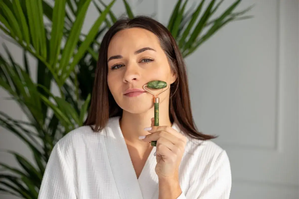 Masaż twarzy Gua Sha lub roller jadeitowy