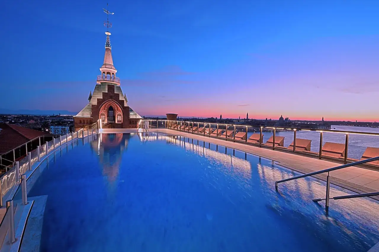 Hilton Molino Stucky rooftop pool Venice view