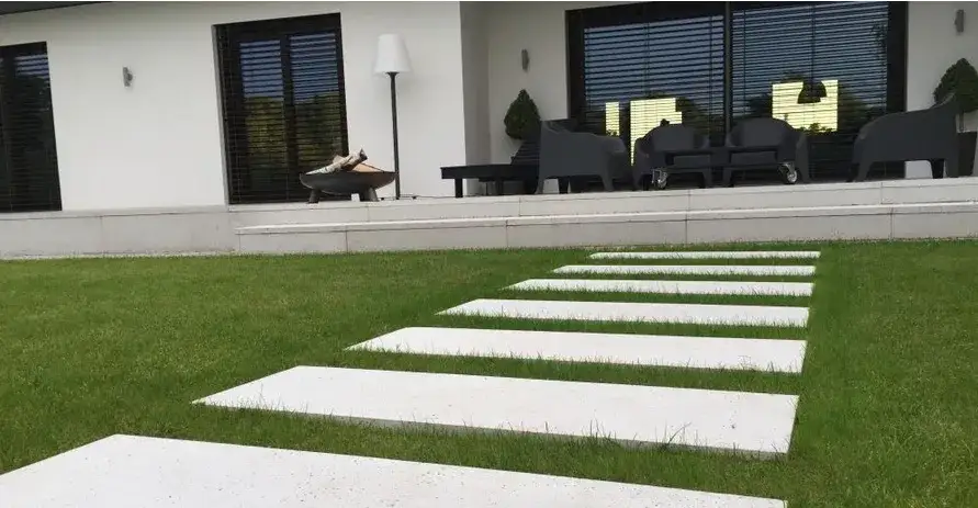 Pielęgnacja płyt betonowych, impregnacja płyt ogrodowych, nawadnianie betonu po wylaniu