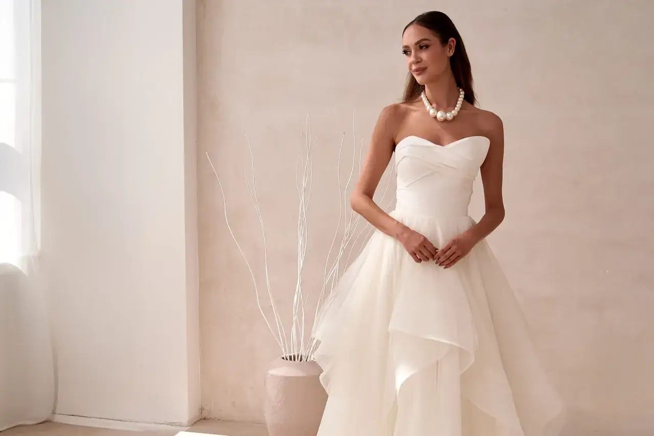 suknie ślubne w salonie r&oacute;żne style