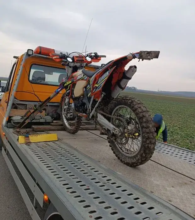 Zdjęcie Jakie prawo jazdy na enduro? Uniknij problemów na drodze!