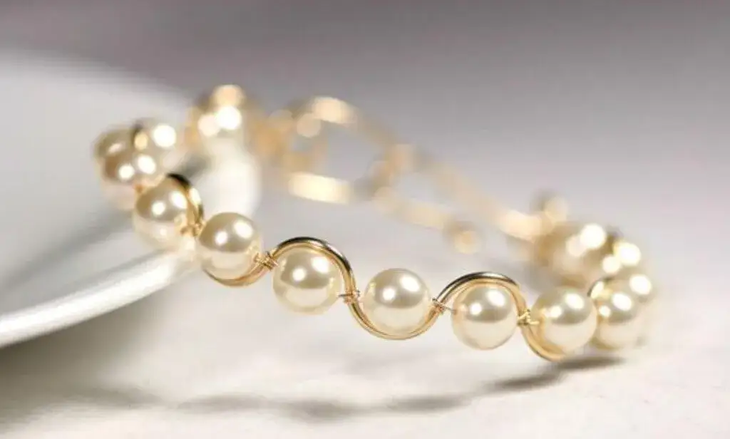 Zdjęcie Jak zrobić biżuterię z drutu - prosty sposób na piękne projekty