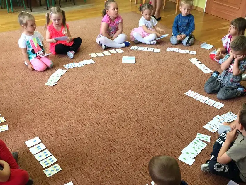 Zdjęcie Pomysły na zabawy dla dzieci i rodziców w szkole, które zintegrują całą rodzinę