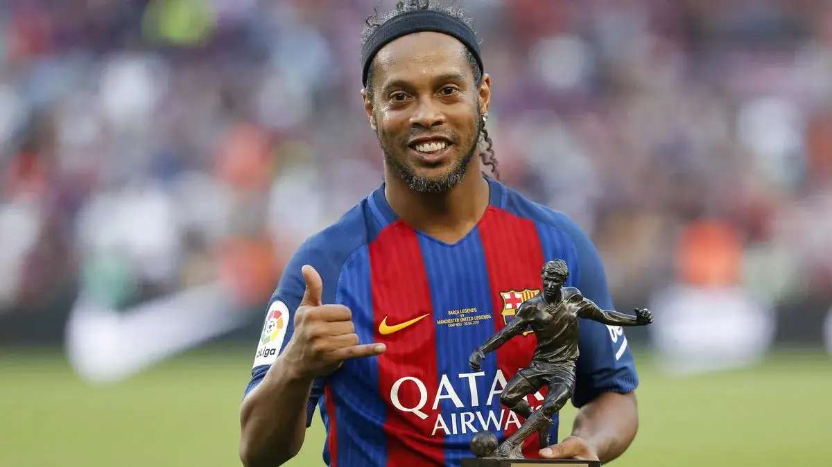 Zdjęcie Ile lat ma Ronaldinho? Aktualny wiek i najważniejsze osiągnięcia piłkarza