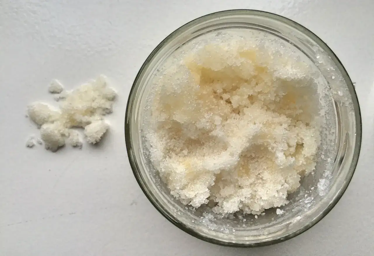 domowe peelingi cukrowe w słoikach