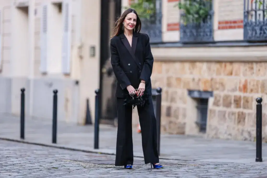 Eleganckie stylizacje damskie do teatru