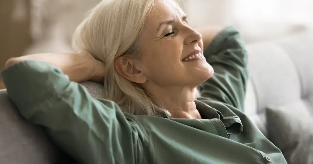 Kobieta w średnim wieku z objawami menopauzy