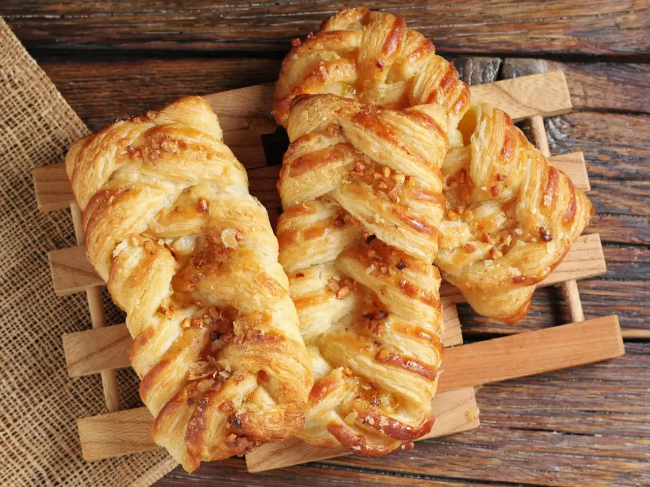 wytrawne przekąski z ciasta francuskiego