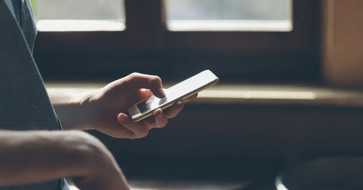 Zdjęcie Jak sprawdzić aparat w telefonie i uniknąć niechcianego podglądania