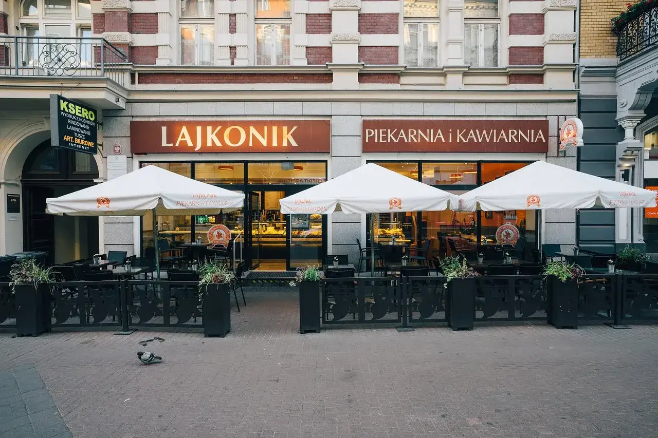 Osiedlowa kawiarnia i piekarnia