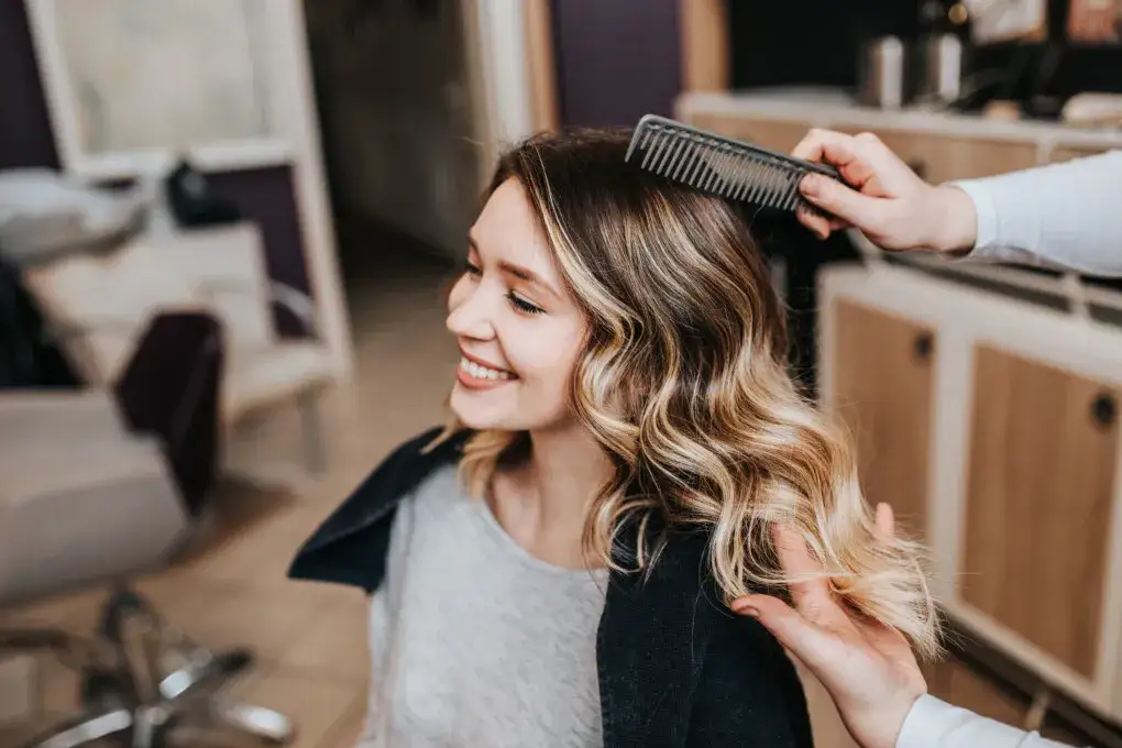 fryzjer stylista fryzur r&oacute;żnice