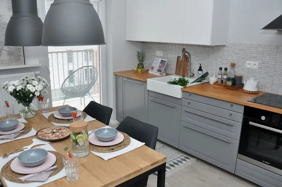 Zdjęcie Jak urządzić kuchnię w bloku inspiracje – funkcjonalne i stylowe rozwiązania