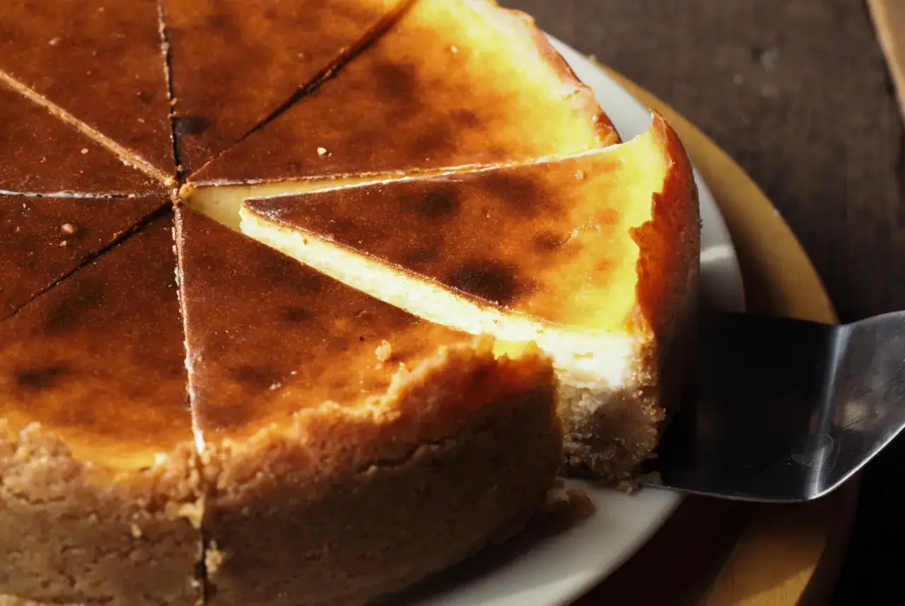 Pękający sernik w piekarniku