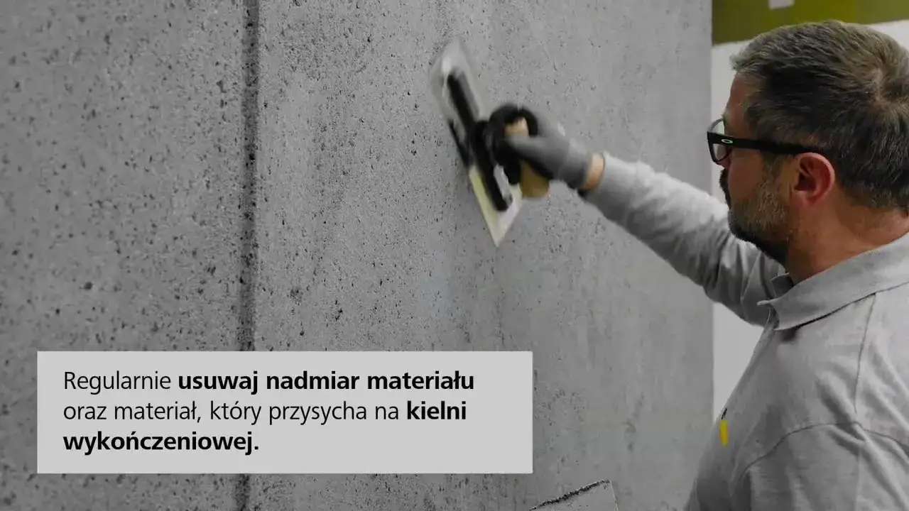 nakładanie tynku kwarcowego pacą