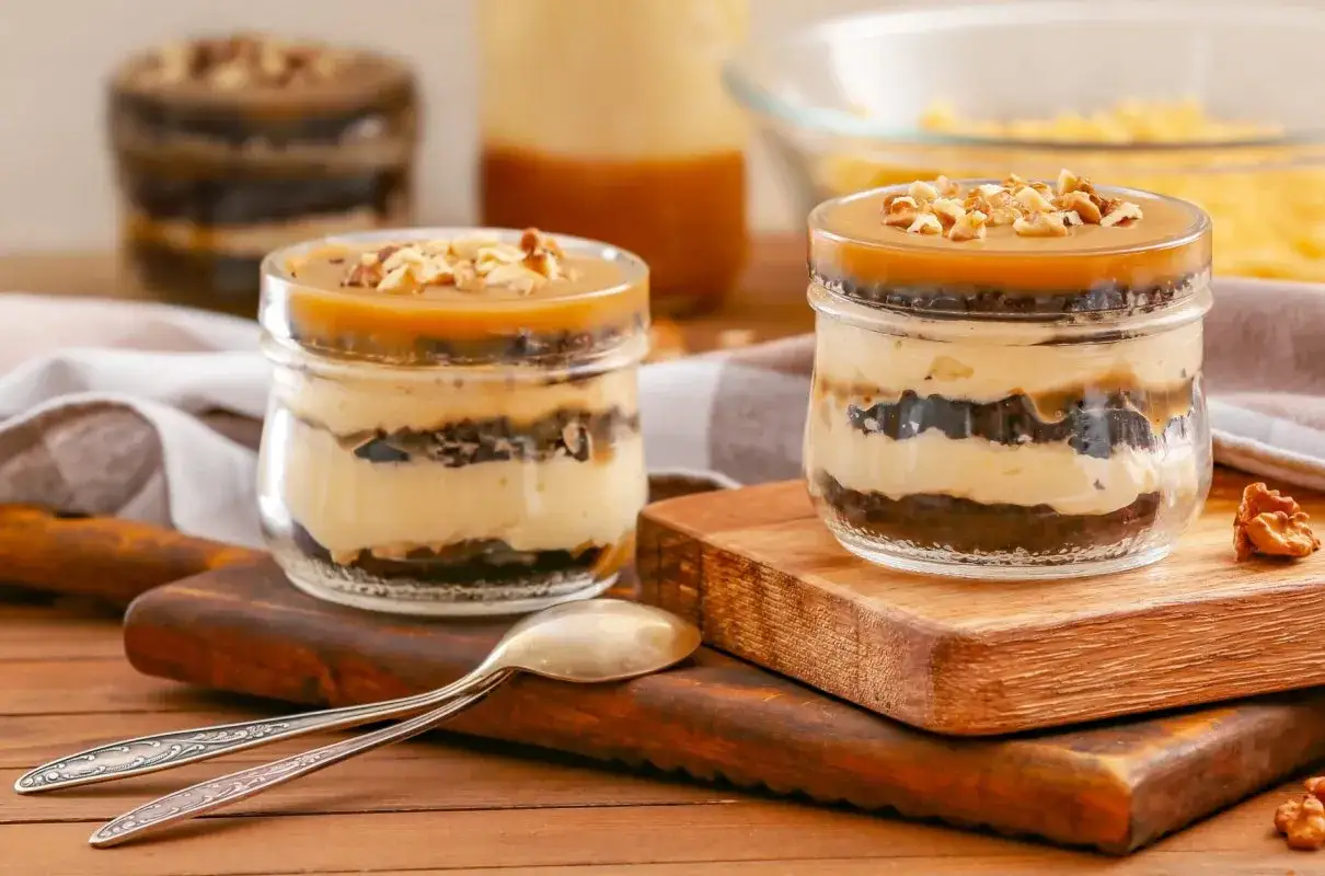 różnorodne szybkie zdrowe desery w pucharkach