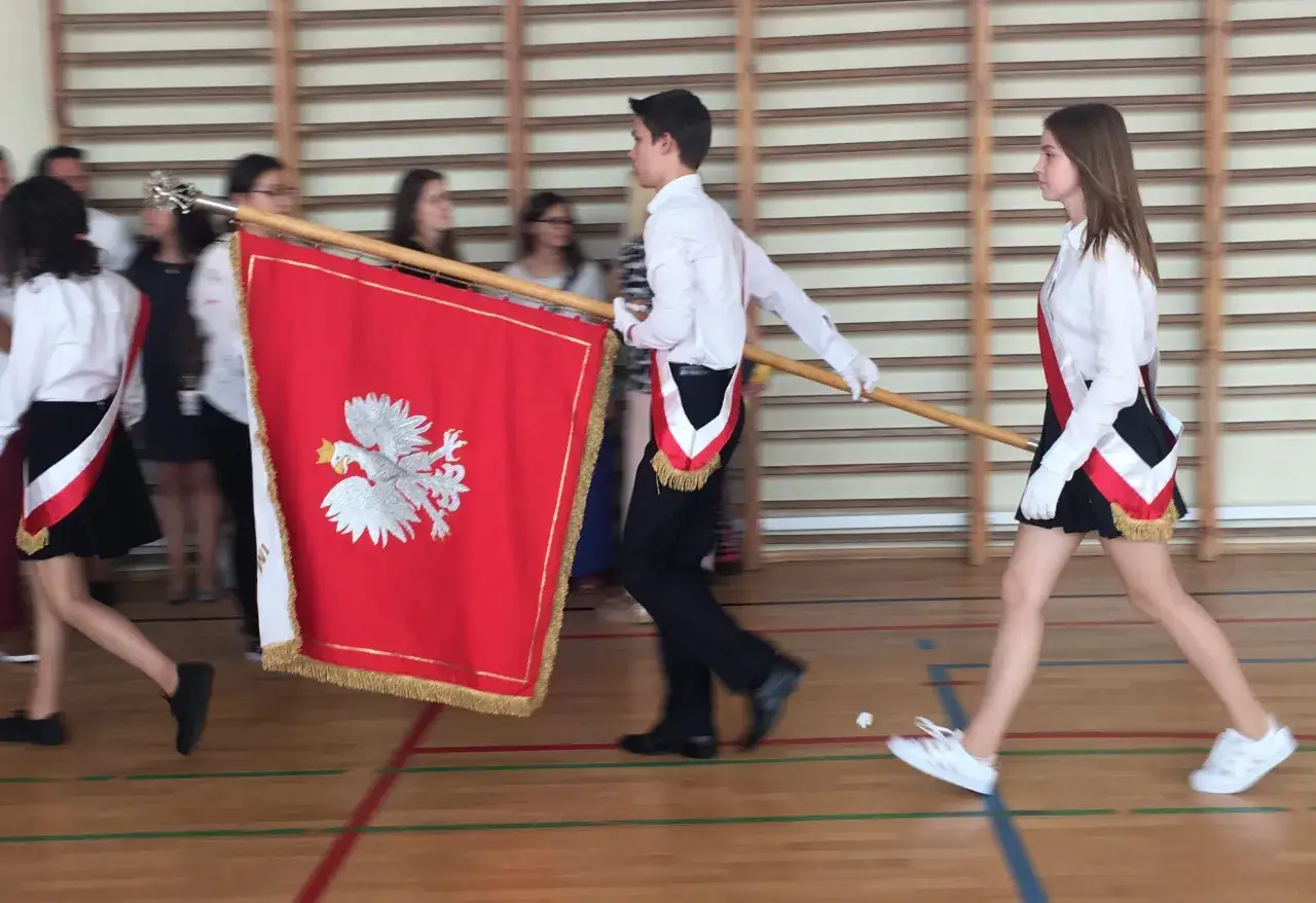 Poczet sztandarowy techniki noszenia