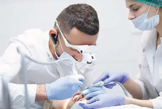 zakres pracy lekarza dentysty