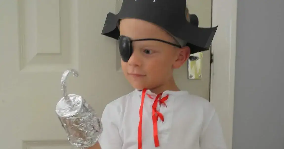 Zdjęcie Jak zrobić strój pirata: proste pomysły na wyjątkowy kostium