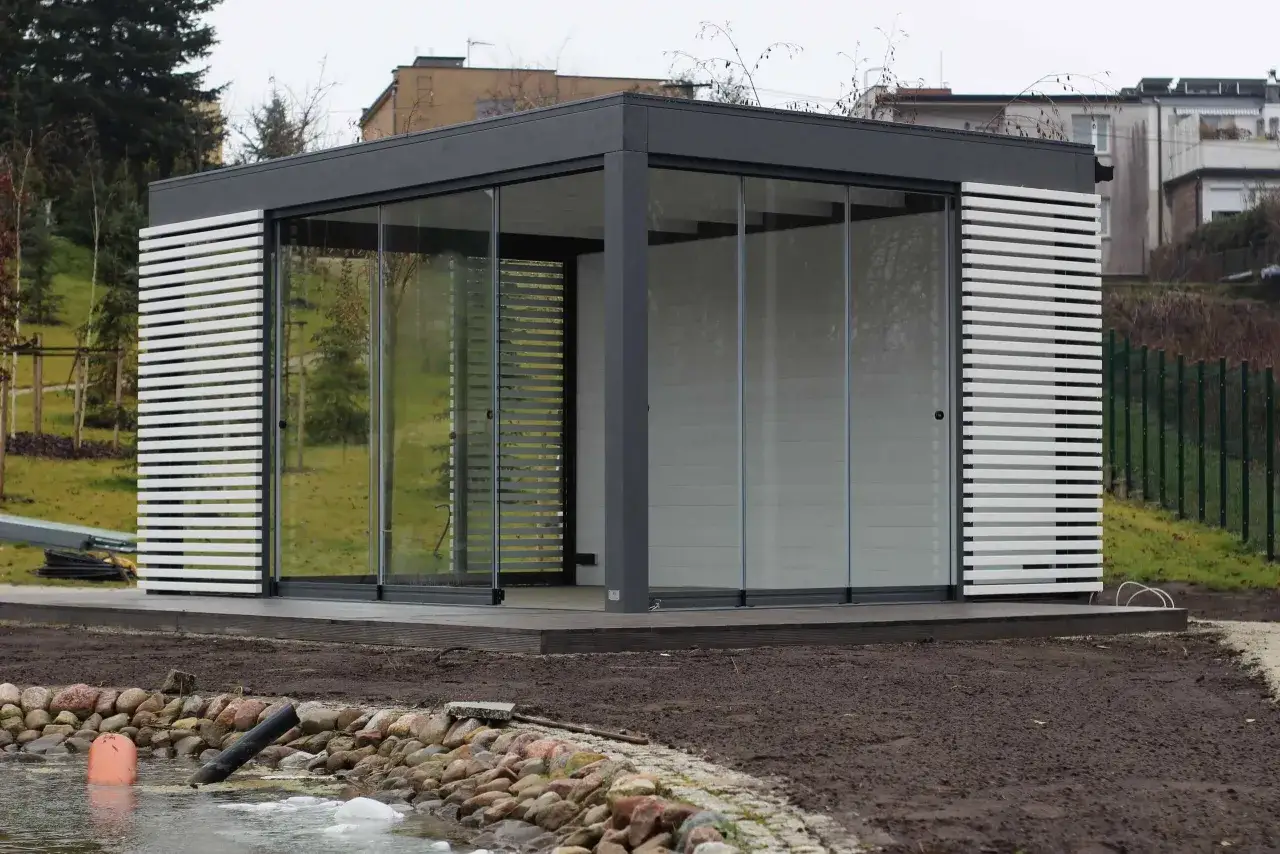 nowoczesna altana drewniana betonowa stalowa przeszklenia