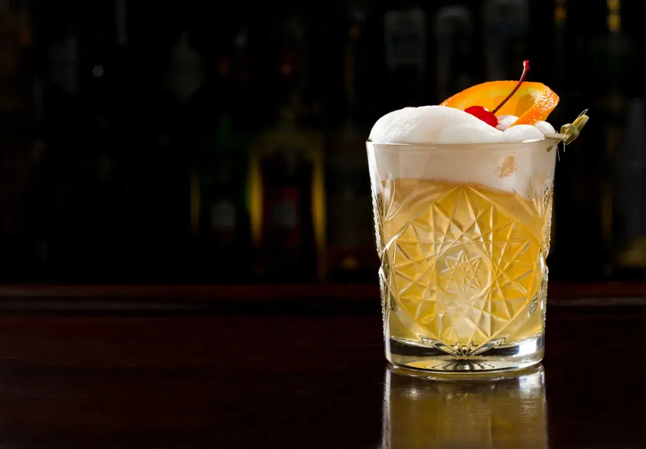 Klasyczne koktajle whisky: Old Fashioned, Whisky Sour, Manhattan