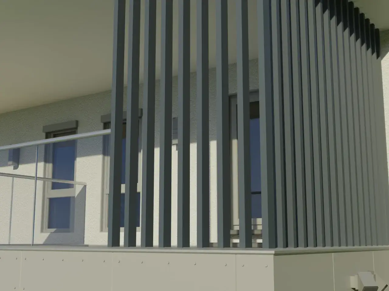 Nowoczesny balkon w bloku z pionowymi, szarymi żaluzjami i szklaną balustradą. Inspiracja, jak wykończyć balkon w bloku.